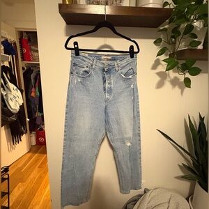 Levi’s Ribcage Light Blue distressed Jean. Size 31x29